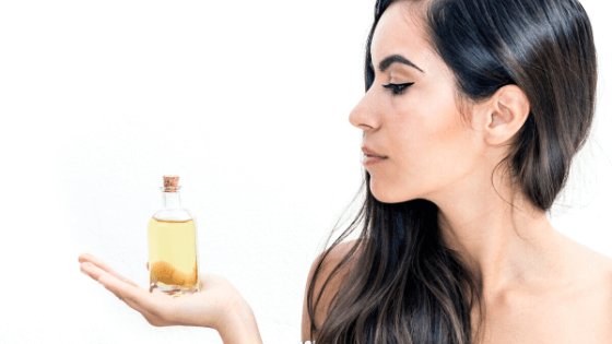 sử dụng dầu bôi trơn để tự sướng