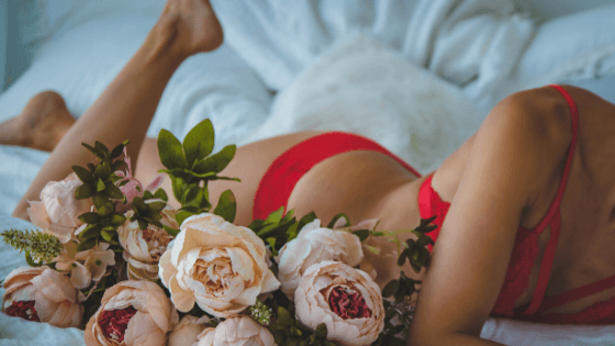 tự sướng bằng cách vẽ lên cô bé